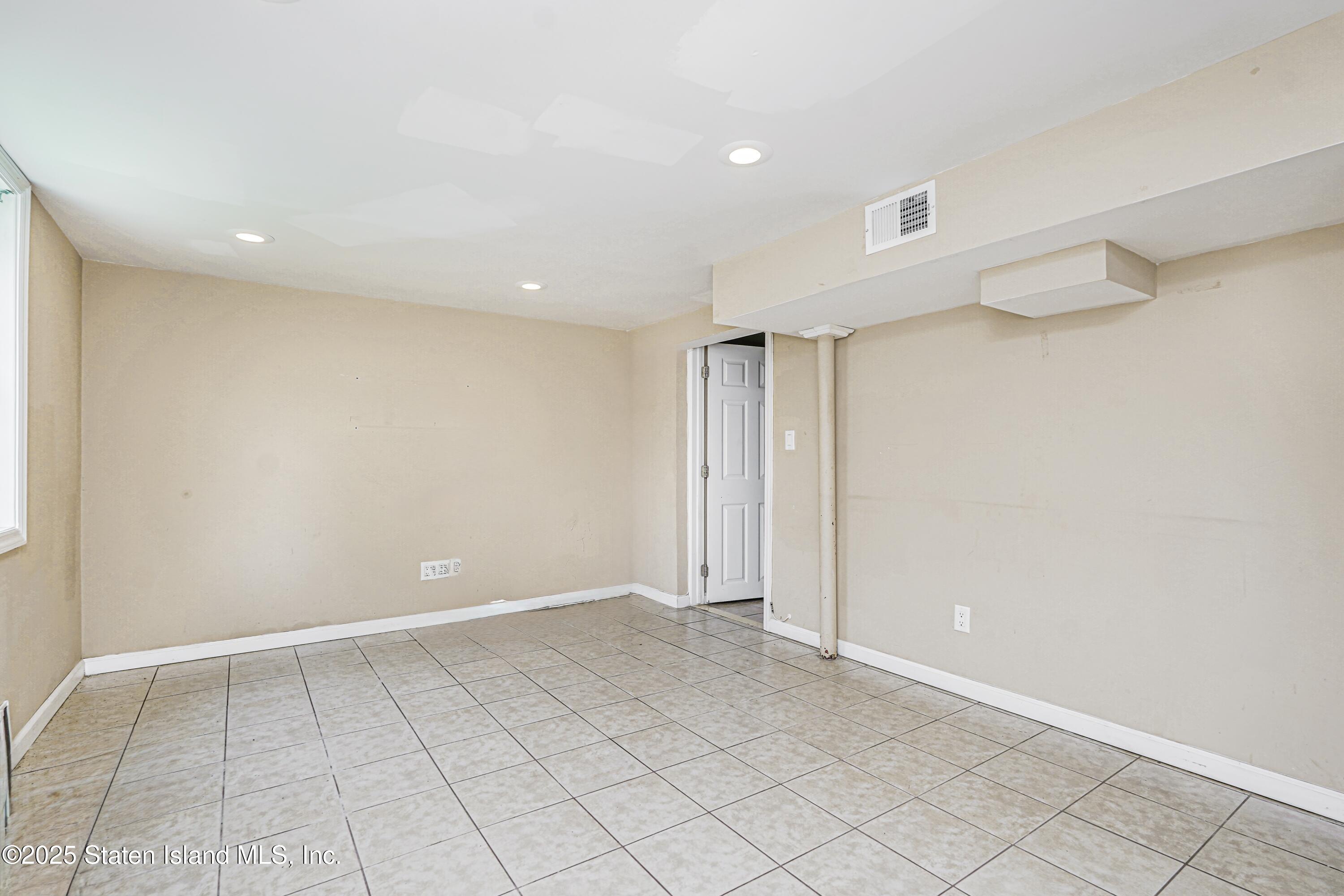 483 Van Duzer Street, Staten Island, New York image 24
