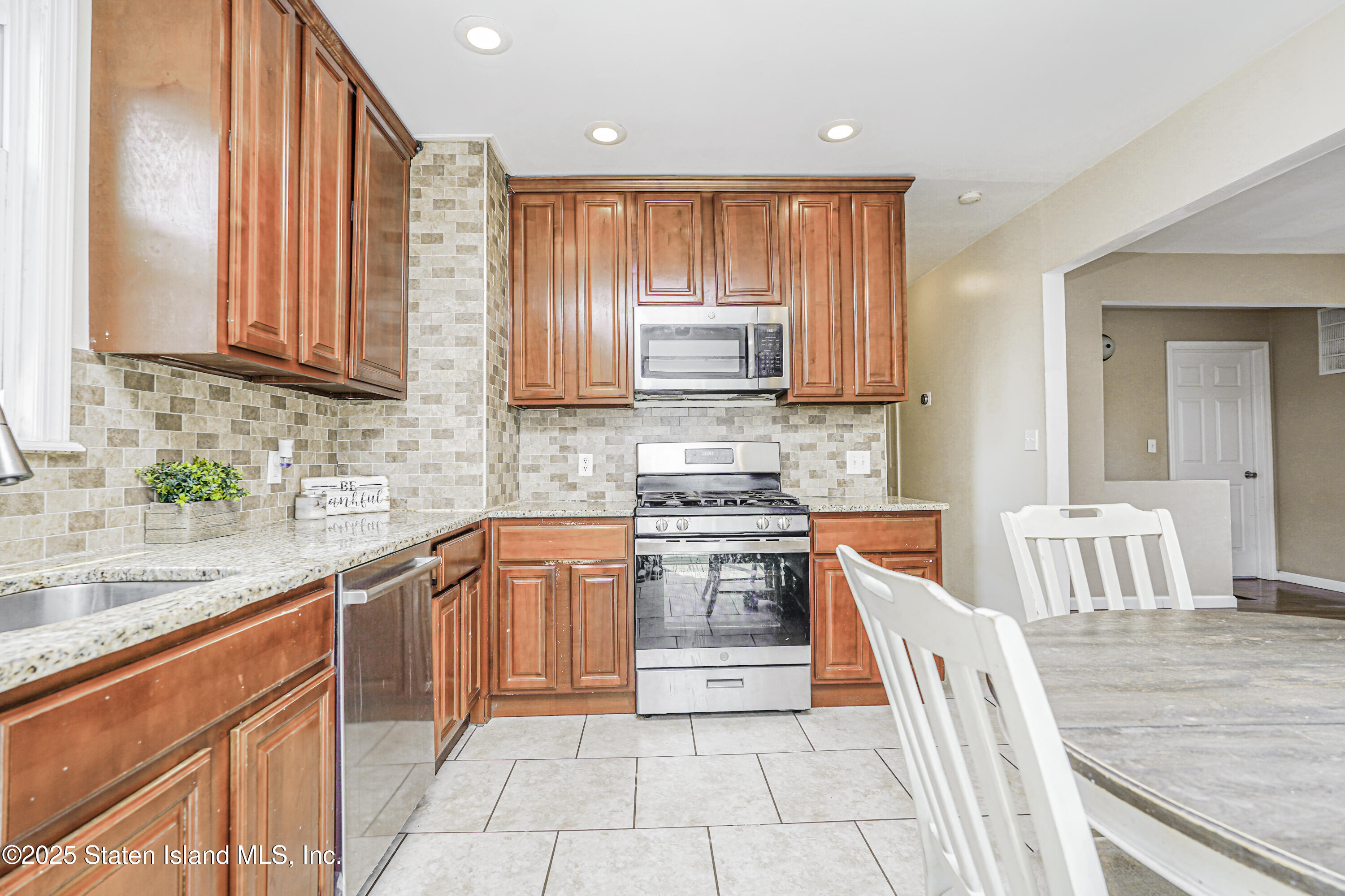 483 Van Duzer Street, Staten Island, New York image 18