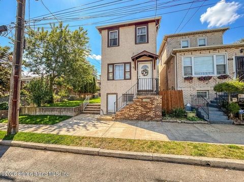 Photo of 39 Wellbrook Avenue, Staten Island, NY 10314 (MLS # 2602728)