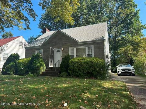 Photo of 373 Rose Avenue, Staten Island, NY 10306 (MLS # 2505064)