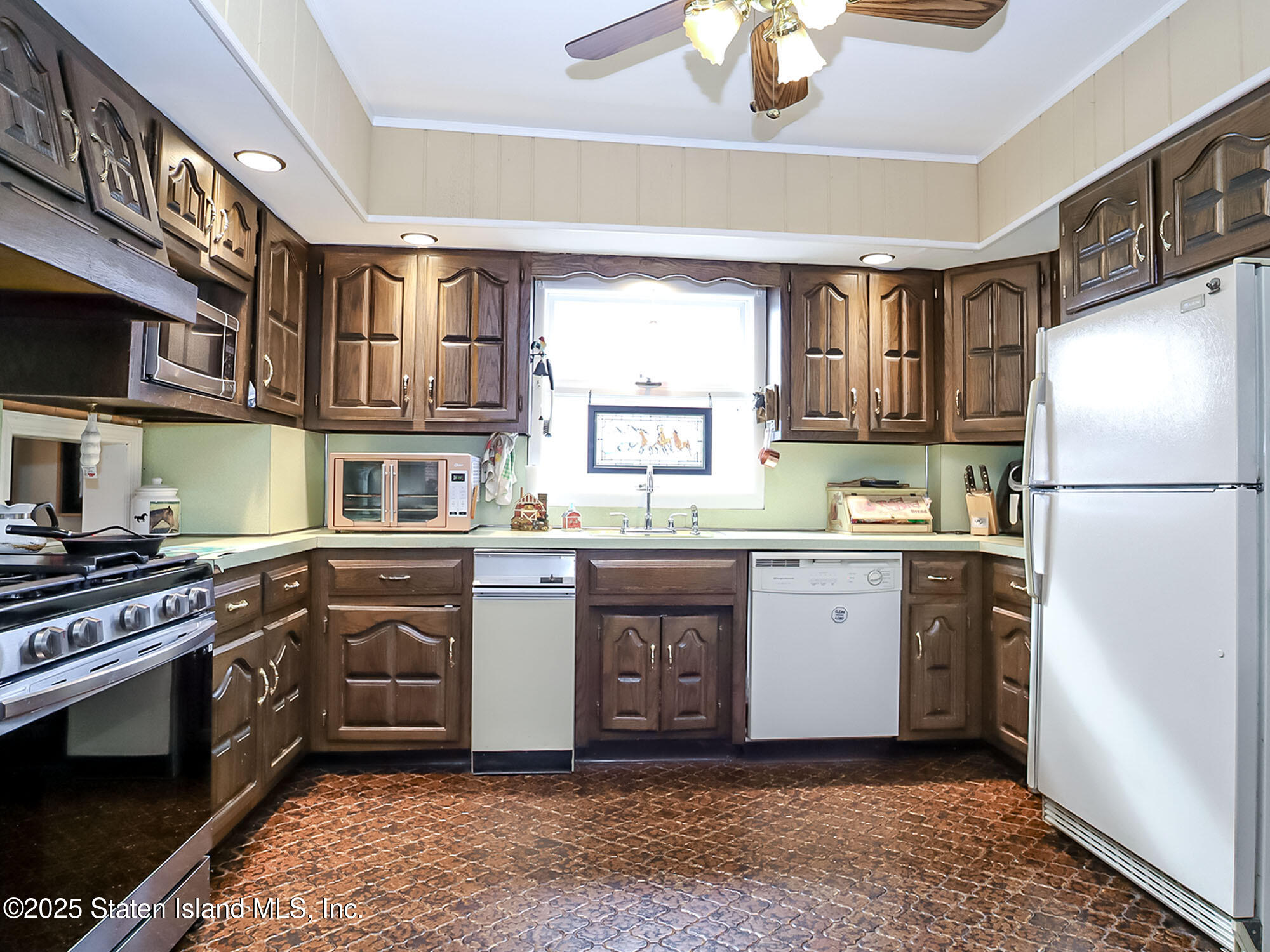 479 Sharrotts Road, Staten Island, New York image 12