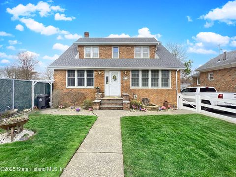 Photo of 479 Sharrotts Road, Staten Island, NY 10309 (MLS # 2501881)