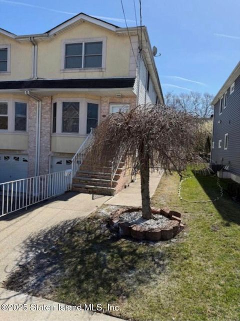 Photo of 124 Fairfield Street, Staten Island, NY 10308 (MLS # 2501850)