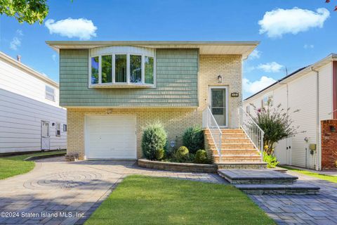 Photo of 15 Sharon Lane, Staten Island, NY 10309 (MLS # 2405045)