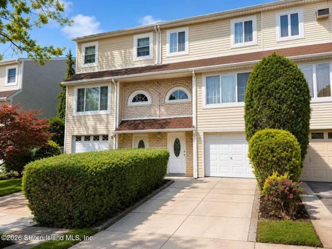 Photo of 31 Eagan Avenue, Staten Island, NY 10312 (MLS # 2604218)