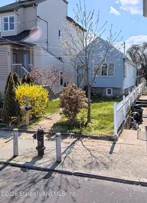 Homes For Sale - 80 Jackson Avenue<br/> Richmond County, Staten Island, NY 10305