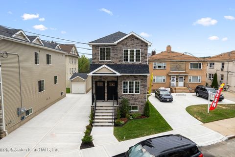 Photo of 1380 Clove Road, Staten Island, NY 10301 (MLS # 2505307)