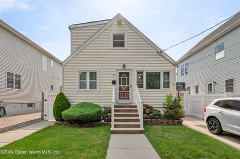 Photo of 78 Kell Avenue, Staten Island, NY 10314 (MLS # 2404173)