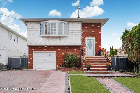 Photo of 133 Durant Avenue, Staten Island, NY 10306 (MLS # 2506375)