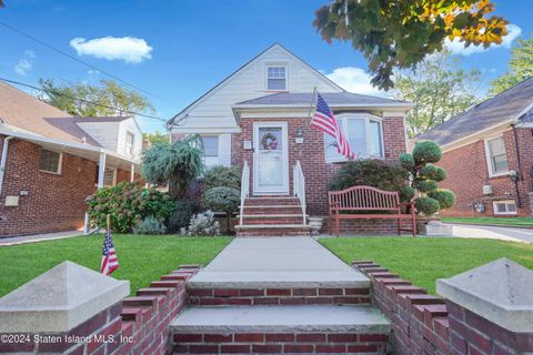 Photo of 95 Hartford Avenue, Staten Island, NY 10310 (MLS # 2405008)