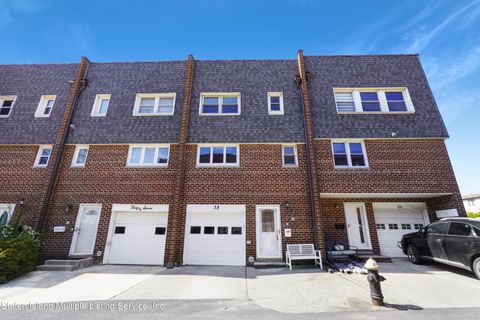Photo of 38 Yacht Club Cove Cv, Staten Island, NY 10308 (MLS # 2401725)