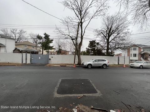 Photo of 17 Vulcan Street, Staten Island, NY 10305 (MLS # 1159723)