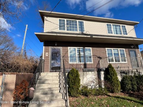 Photo of 3 Dumont Avenue, Staten Island, NY 10306 (MLS # 1159205)