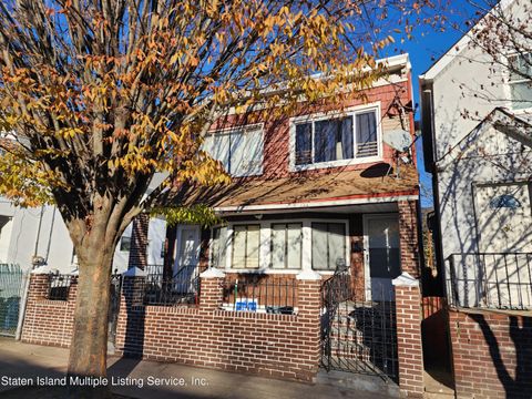 Photo of 1315 Gray Street, Staten Island, NY 10304 (MLS # 1158975)