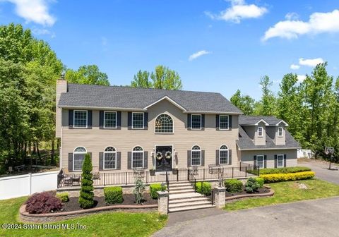 Photo of 595 Tennent Road, Manalapan, NJ 07726 (MLS # 2405603)
