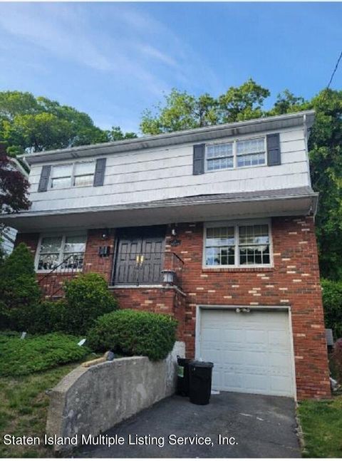 Photo of 29 Emerson Court, Staten Island, NY 10304 (MLS # 1161567)