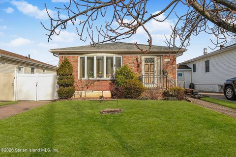 Photo of 1355 Arden Avenue, Staten Island, NY 10312 (MLS # 2600322)