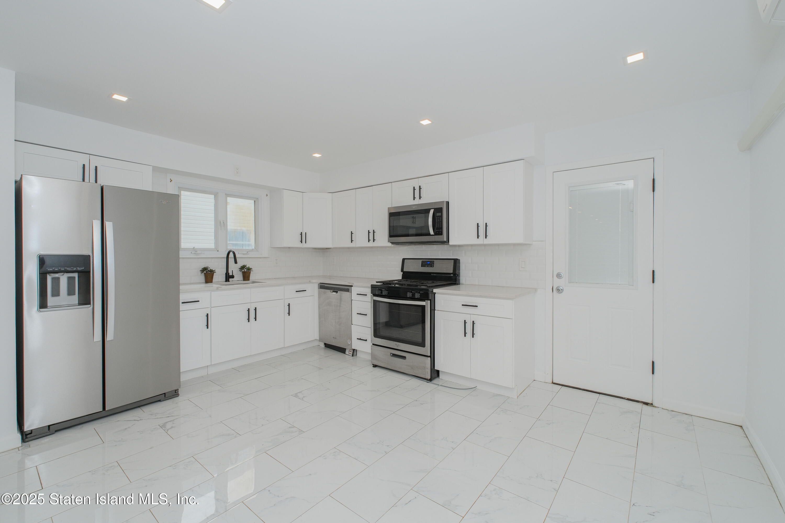 3553 Hylan Boulevard, Staten Island, New York image 13
