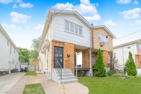 Photo of 3553 Hylan Boulevard, Staten Island, NY 10308 (MLS # 2503103)