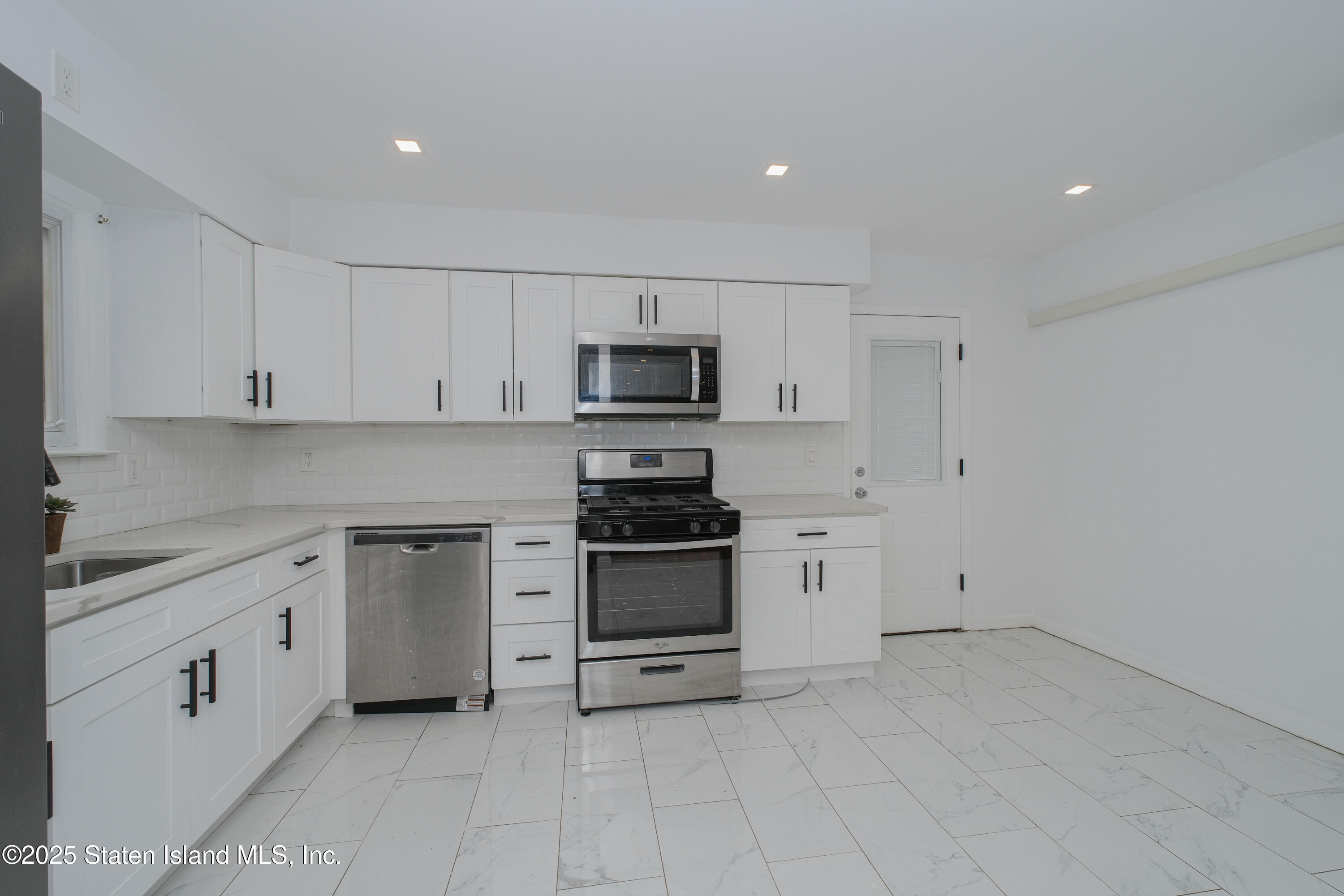 3553 Hylan Boulevard, Staten Island, New York image 14