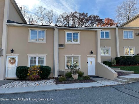 Photo of 966 Clove Road #H1, Staten Island, NY 10301 (MLS # 1165577)