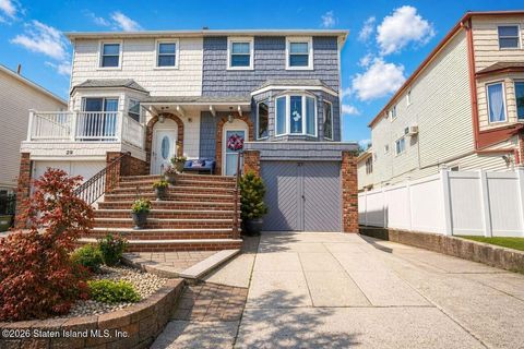 Photo of 27 Gauldy Avenue, Staten Island, NY 10314 (MLS # 2602164)
