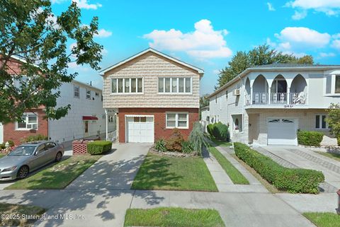 Photo of 35 Jaffe Street, Staten Island, NY 10314 (MLS # 2506288)