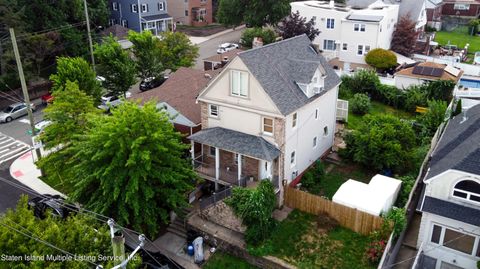 Photo of 606 Tompkins Avenue, Staten Island, NY 10305 (MLS # 1163777)