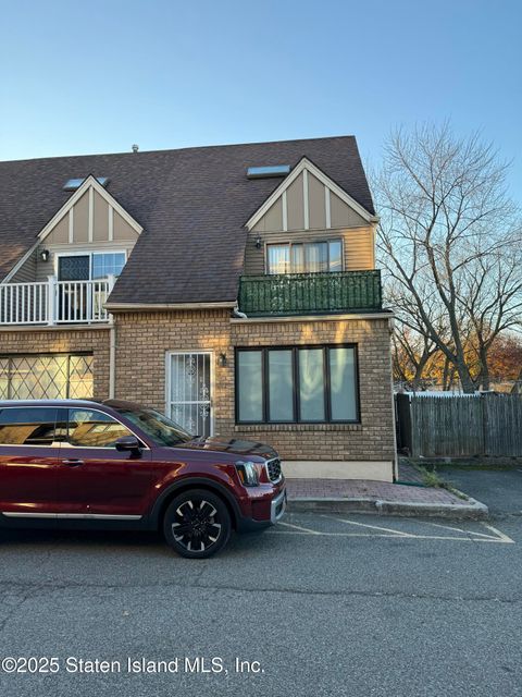 Photo of 10 Andrea Court, Staten Island, NY 10312 (MLS # 2506989)