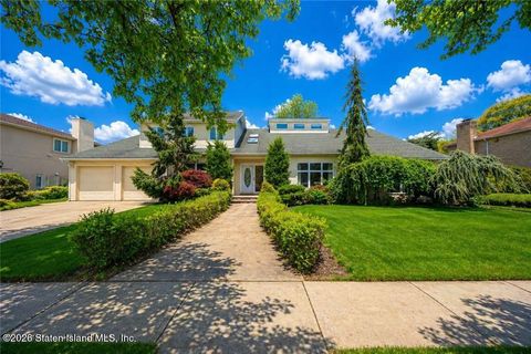 Photo of 16 Gilroy Street, Staten Island, NY 10309 (MLS # 2602401)