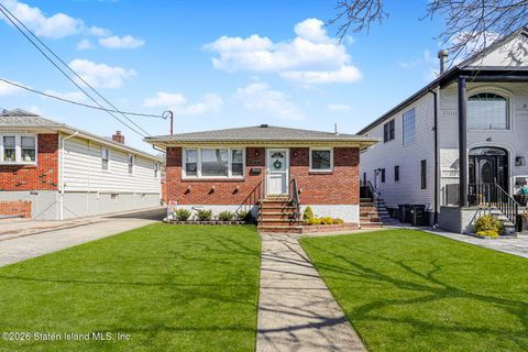 Photo of 37 Barton Avenue, Staten Island, NY 10306 (MLS # 2601232)