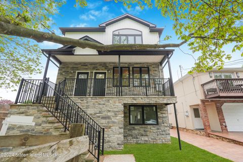 Photo of 347 Mallory Avenue, Staten Island, NY 10305 (MLS # 2402719)