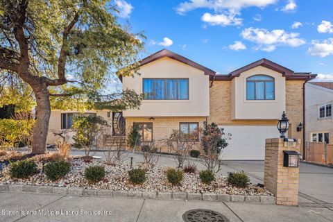 Photo of 128 Fine Boulevard, Staten Island, NY 10314 (MLS # 2400748)