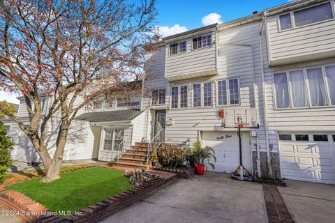 Photo of 44 Chestnut Circle, Staten Island, NY 10312 (MLS # 2406662)