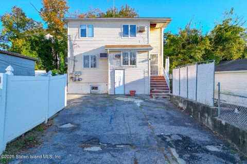 Photo of 4664 Amboy Road, Staten Island, NY 10312 (MLS # 2506802)