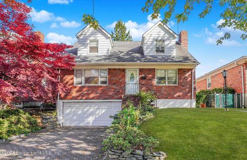 Photo of 17 S Greenleaf Avenue, Staten Island, NY 10314 (MLS # 2406027)