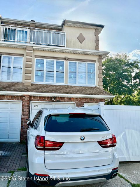 Photo of 220 Norway Avenue, Staten Island, NY 10305 (MLS # 2505154)