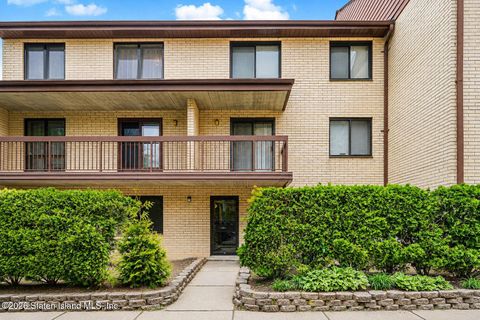 Photo of 6 Windham Loop #3a, Staten Island, NY 10314 (MLS # 2602577)