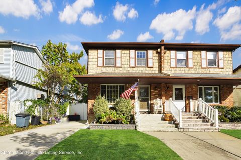 Photo of 234 Woodrow Road, Staten Island, NY 10312 (MLS # 1164856)