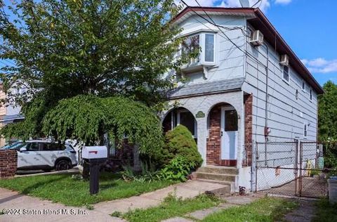 Photo of 501 Weser Avenue, Staten Island, NY 10304 (MLS # 2404165)