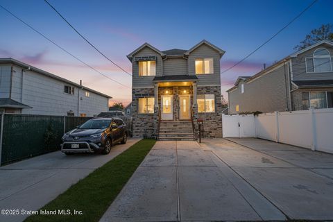 Photo of 56 Confederation Place, Staten Island, NY 10303 (MLS # 2506280)
