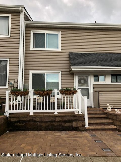 Photo of 20 Redwood Loop, Staten Island, NY 10309 (MLS # 2400135)