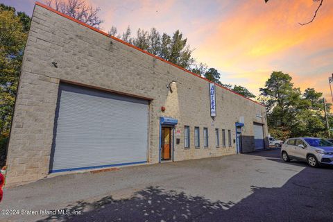 Photo of 90 Wakefield Avenue #B, Staten Island, NY 10314 (MLS # 2503487)