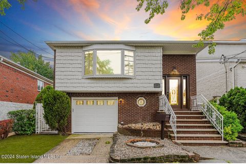 Photo of 620 Sinclair Avenue, Staten Island, NY 10312 (MLS # 2405941)