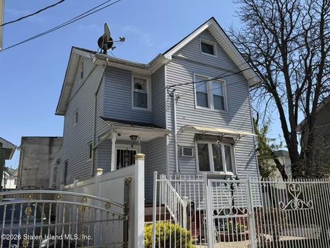 Photo of 11 Cortlandt Street, Staten Island, NY 10302 (MLS # 2601895)