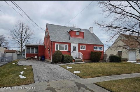 Photo of 385 Preston Avenue, Staten Island, NY 10312 (MLS # 2600957)