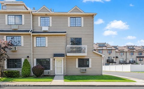 Photo of 68 Gardenia Lane, Staten Island, NY 10314 (MLS # 2602596)