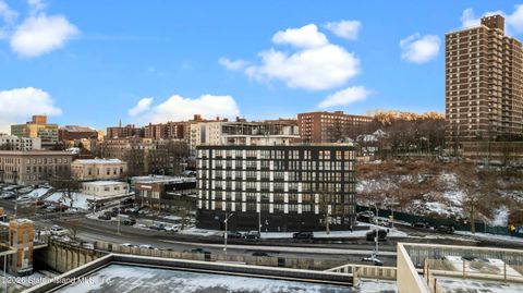 Photo of 5 Stuyvesant Place #7c, Staten Island, NY 10301 (MLS # 2601060)