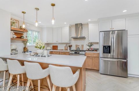 Photo of 25 Fuller Court #A, Staten Island, NY 10306 (MLS # 2601107)