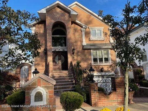 Photo of 371 Swinnerton Street, Staten Island, NY 10307 (MLS # 1165156)